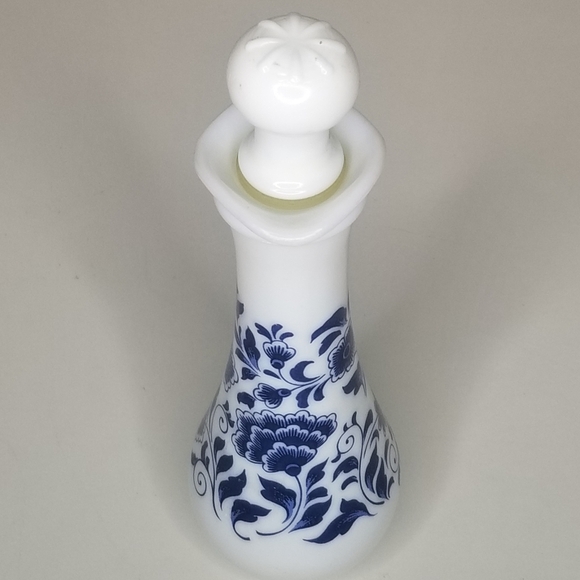 Vintage Avon Moodwind Foaming Bath Oil Milk Glass Decanter Blue‎ Flowers [Empty] - Picture 6 of 12